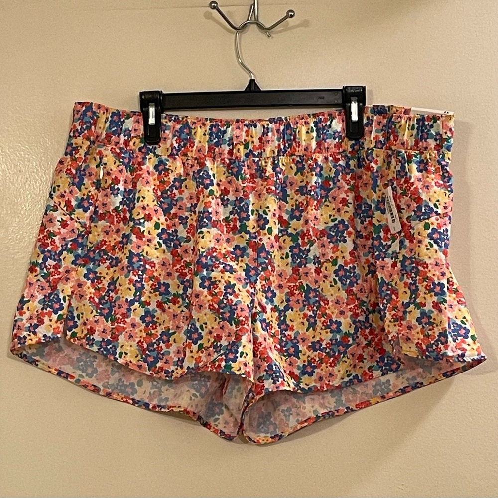 OLD NAVY 3" Inseam Mid Rise StretchTech Run Shorts - Picture 3 of 6